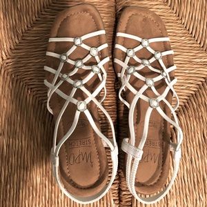 Impo women’s white sandals